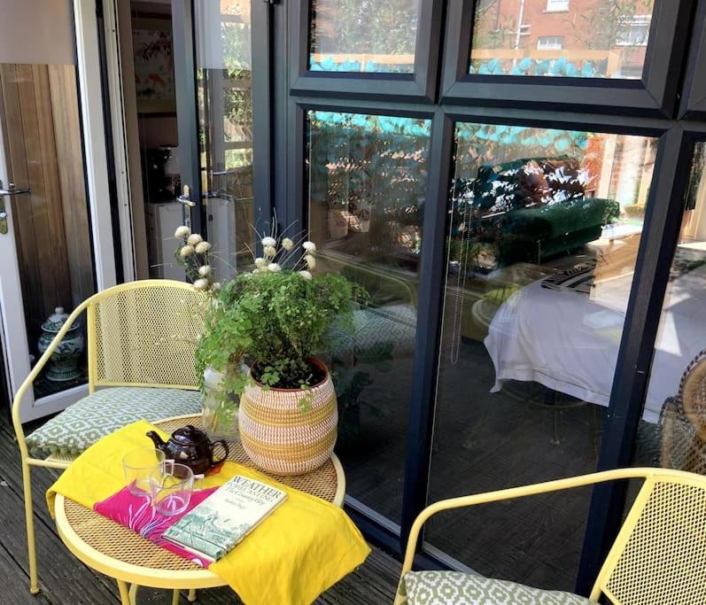 Retreat In The Heart Of Warwick.