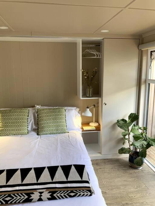 Retreat In The Heart Of Warwick. Holiday home *