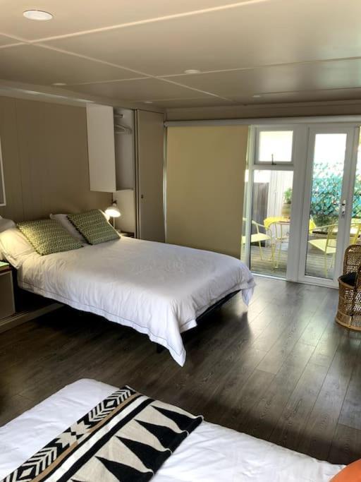 Holiday home Retreat In The Heart Of Warwick. *